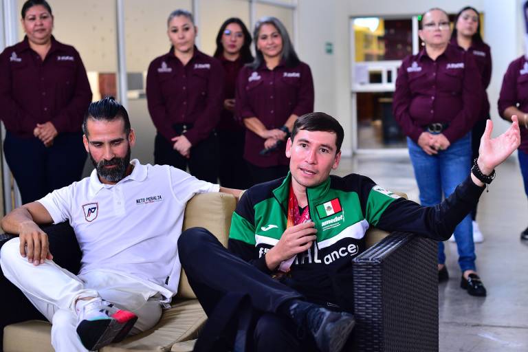 Isde recibe a multimedallista sinaloense Javier Armenta