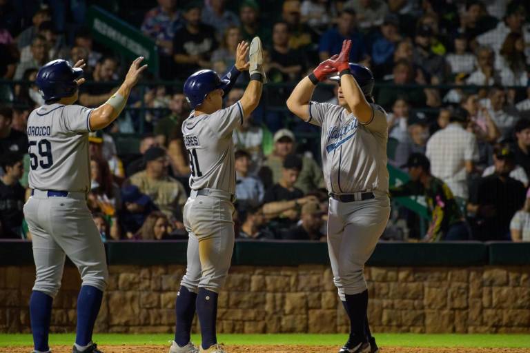 Cañeros reaccionan tarde y caen 7-5 ante Jaguares en el arranque de serie