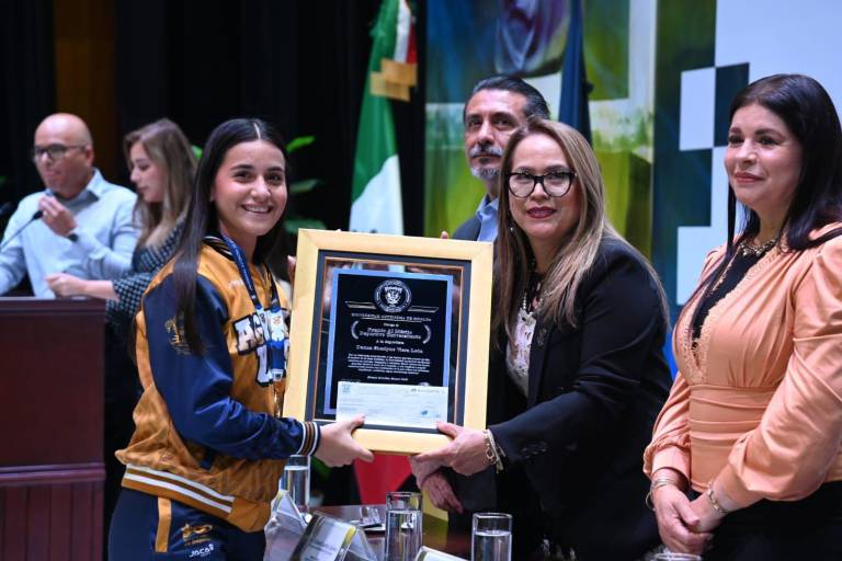¡Vuelan alto las Águilas de la UAS! El Rector Jesús Madueña entrega el Premio al Mérito Deportivo 2026; reconoce el esfuerzo y pasión de 224 atletas, médicos y entrenadores