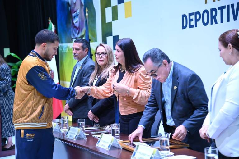 ¡Vuelan alto las Águilas de la UAS! El Rector Jesús Madueña entrega el Premio al Mérito Deportivo 2026; reconoce el esfuerzo y pasión de 224 atletas, médicos y entrenadores