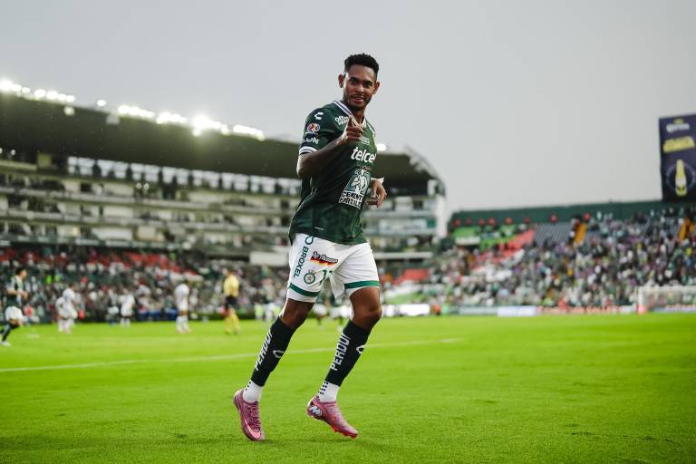 León golea 3-0 a Querétaro y extiende su dominio en casa en el Apertura 2025
