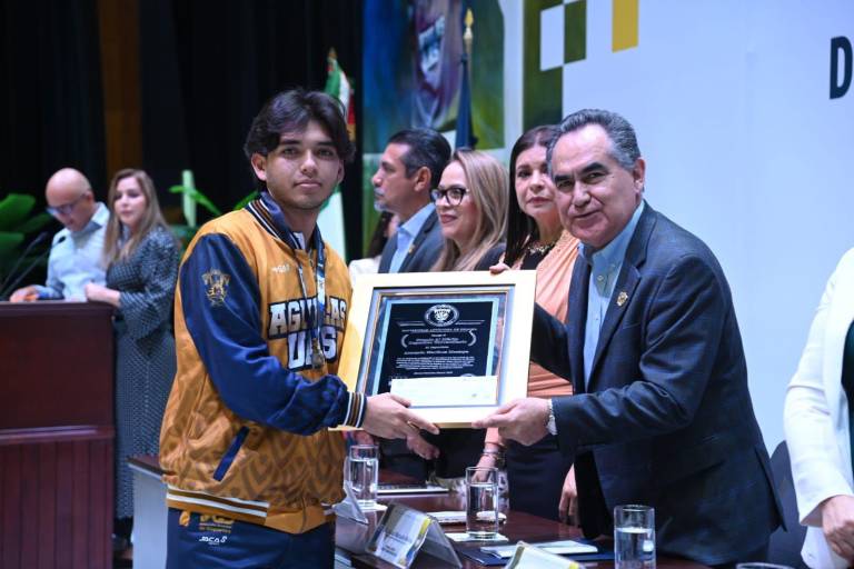 ¡Vuelan alto las Águilas de la UAS! El Rector Jesús Madueña entrega el Premio al Mérito Deportivo 2026; reconoce el esfuerzo y pasión de 224 atletas, médicos y entrenadores