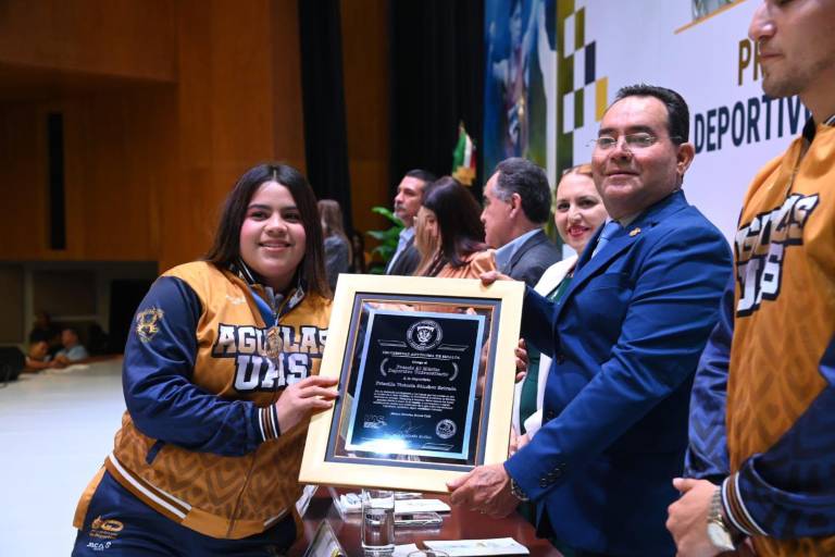 ¡Vuelan alto las Águilas de la UAS! El Rector Jesús Madueña entrega el Premio al Mérito Deportivo 2026; reconoce el esfuerzo y pasión de 224 atletas, médicos y entrenadores