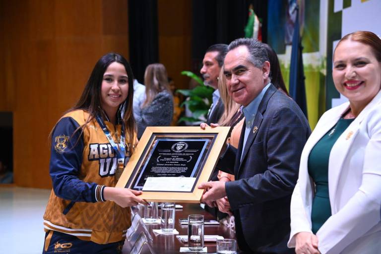 ¡Vuelan alto las Águilas de la UAS! El Rector Jesús Madueña entrega el Premio al Mérito Deportivo 2026; reconoce el esfuerzo y pasión de 224 atletas, médicos y entrenadores