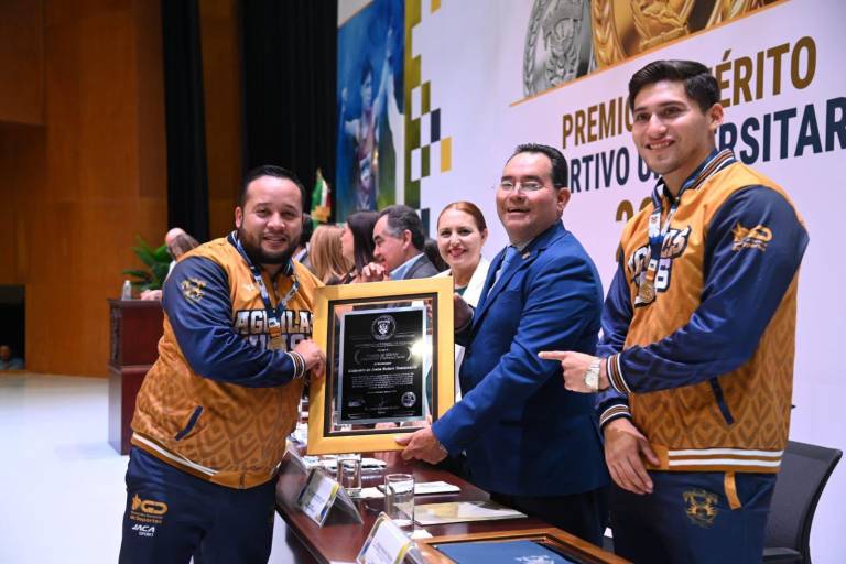 ¡Vuelan alto las Águilas de la UAS! El Rector Jesús Madueña entrega el Premio al Mérito Deportivo 2026; reconoce el esfuerzo y pasión de 224 atletas, médicos y entrenadores