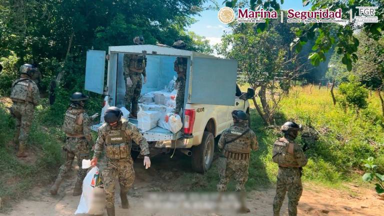 Camioneta asegurada en Tonalá, Chiapas, donde transportaban más de 800 kilos de cocaína.