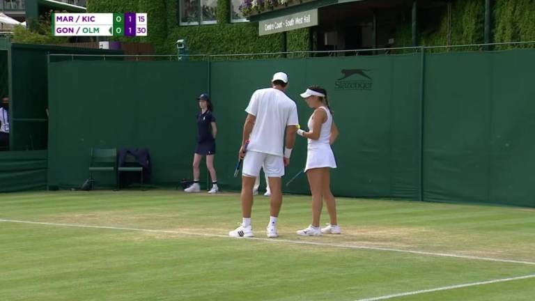 Los mexicanos Santiago González y Giuliana Olmos no pueden superar la primera ronda.