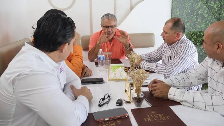 Robespierre Lizárraga, presidente del PAS, se reunió con integrantes del PRI, PAN y Movimiento Ciudadano en Guasave para analizar la situación del estado.