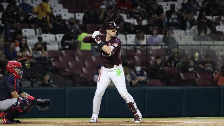 Joey Meneses ha dado batazos muy oportunos en los tres primeros juegos de la serie ante Mayos de Navojoa.