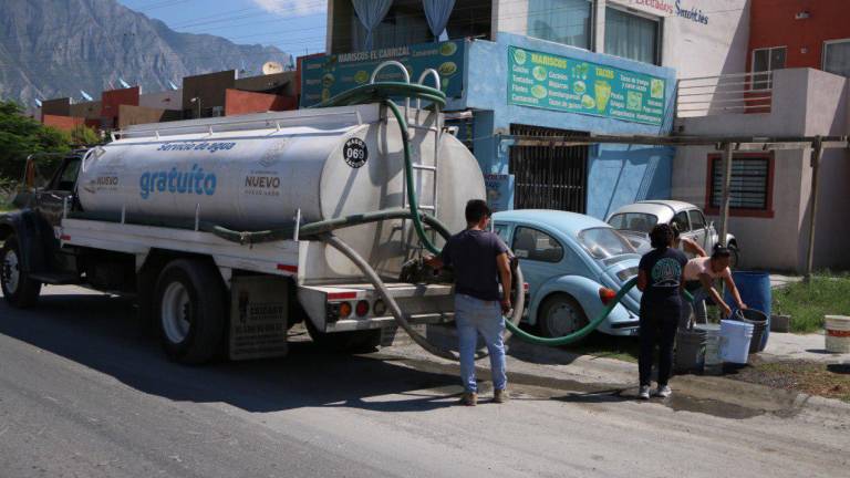 Distribución de agua en Nuevo León durante la escasez que se ha padecido en este año.
