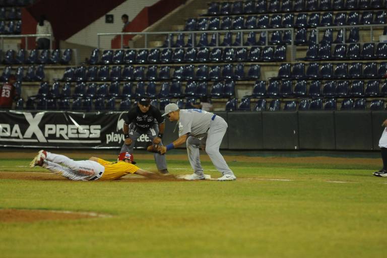 Rally de 3 en la primera y Mayos asegura la serie