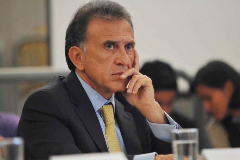 FGR indaga a ex gobernador Yunes por delitos cuando dirigió el ISSSTE