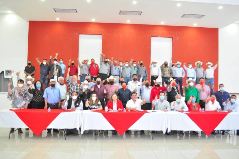 #ChihuahuaVerifica: Candidata del PAN anunció adhesiones de PRI y Morena a su campaña pero esto fue engañoso