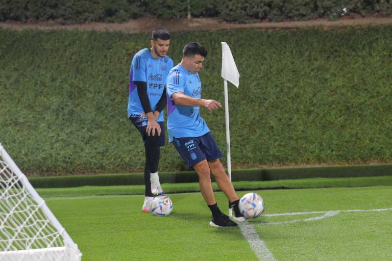 Argentina realiza su primer entrenamiento en Qatar; presenta dos bajas