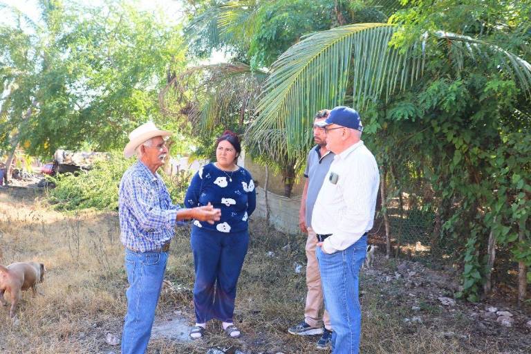 Vecinos de la comunidad de Celaya exponen necesidades a autoridades de Escuinapa
