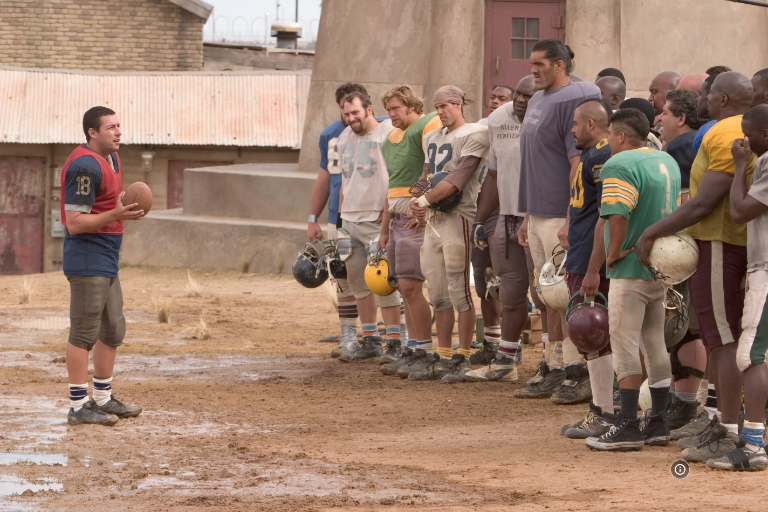 Anuncian remake de ‘Golpe Bajo’, protagonizada por Adam Sandler en 2005