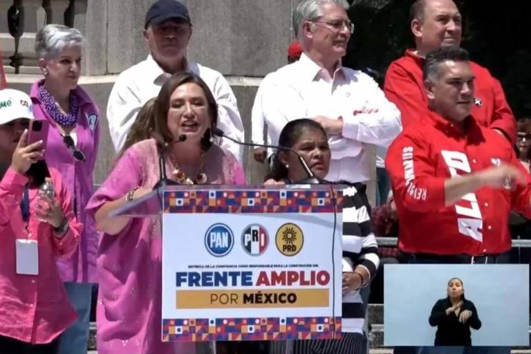 Xóchitl Gálvez recibe constancia como candidata del Frente Amplio en el Ángel