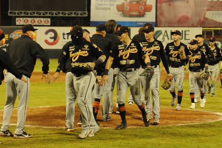 Naranjeros pegó primero en duelo de líderes en Navojoa
