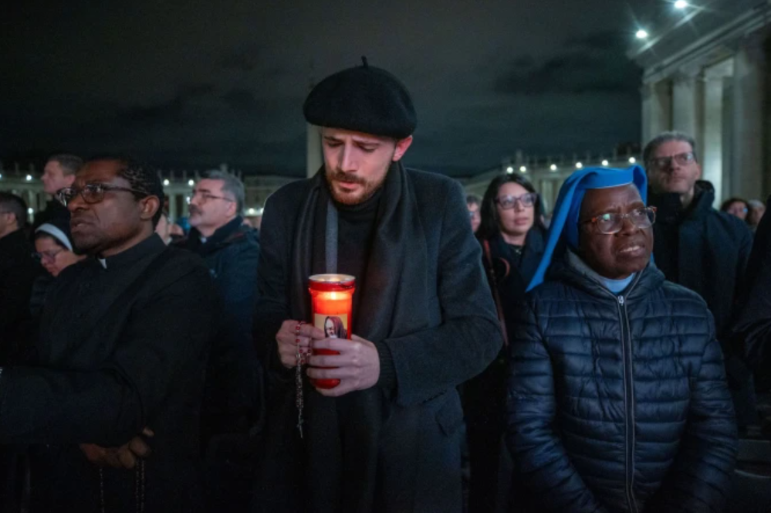 El Vaticano reporta que el Papa Francisco está estable y no se repitió la crisis respiratoria