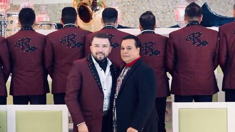 Juan Gabriel junto a Banda El Recodo.