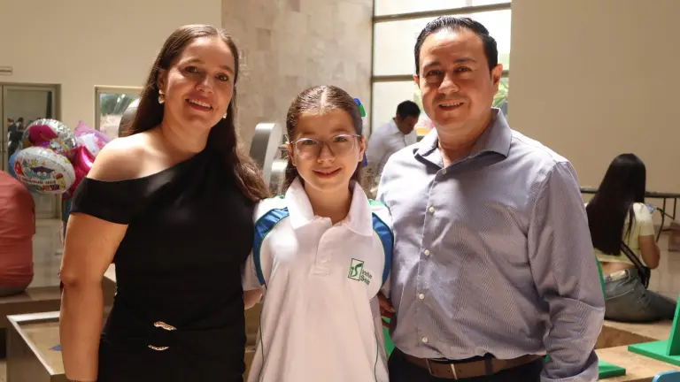 Disfrutan de su graduación, los alumnos de primaria del Instituto Senda