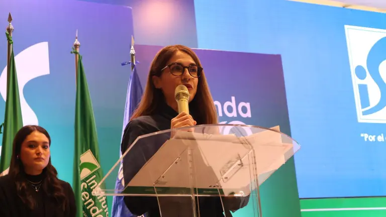 Disfrutan de su graduación, los alumnos de primaria del Instituto Senda