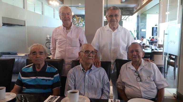 Celebran 60 años de haber egresado de la Facultad de Derecho de la UAS