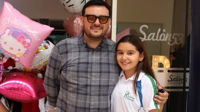 Disfrutan de su graduación, los alumnos de primaria del Instituto Senda