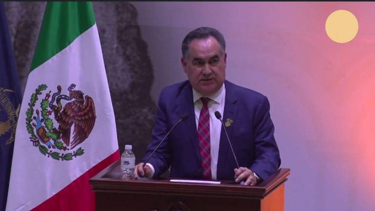 El Rector de la UAS Jesús Madueña Molina llama a la reflexión tras las mantas colocadas contra la reingeniería financiera.