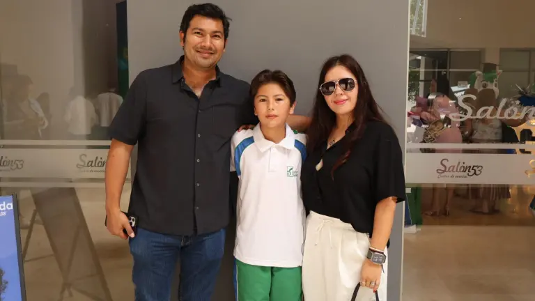 Disfrutan de su graduación, los alumnos de primaria del Instituto Senda