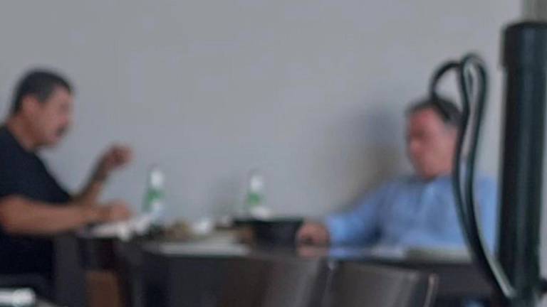 Javier Corral confirmó su reunión con Enrique Inzunza Cázarez; la imagen fue exhibida en redes sociales por el periodista Pascal Beltrán del Río.
