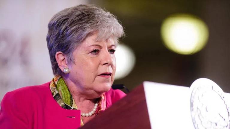 Alicia Bárcena, Secretaria de Relaciones Exteriores, explica el procedimiento de la denuncia contra Ecuador.