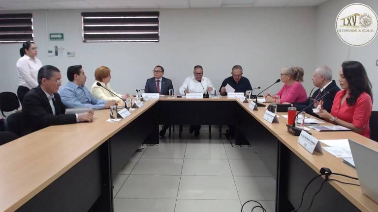 Audiencia en el Congreso de Sinaloa del Rector de la UAdeO, Pedro Flores Leal.