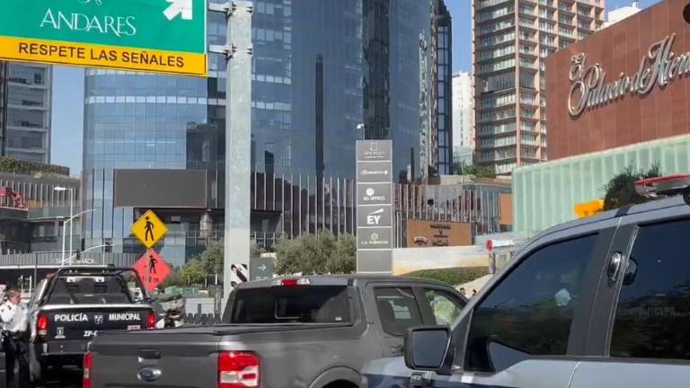 Un ataque a balazos en el centro comercial Andares, en Zapopan, deja dos muertos.