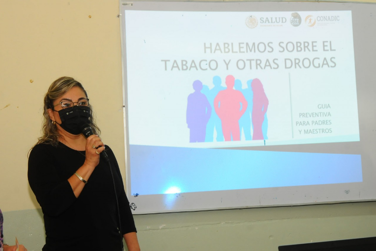 Reciben docentes de la Preparatoria Central curso para prevenir y atender situaciones de riesgo en los jóvenes