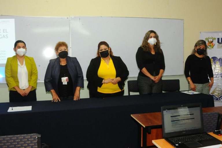 Reciben docentes de la Preparatoria Central curso para prevenir y atender situaciones de riesgo en los jóvenes