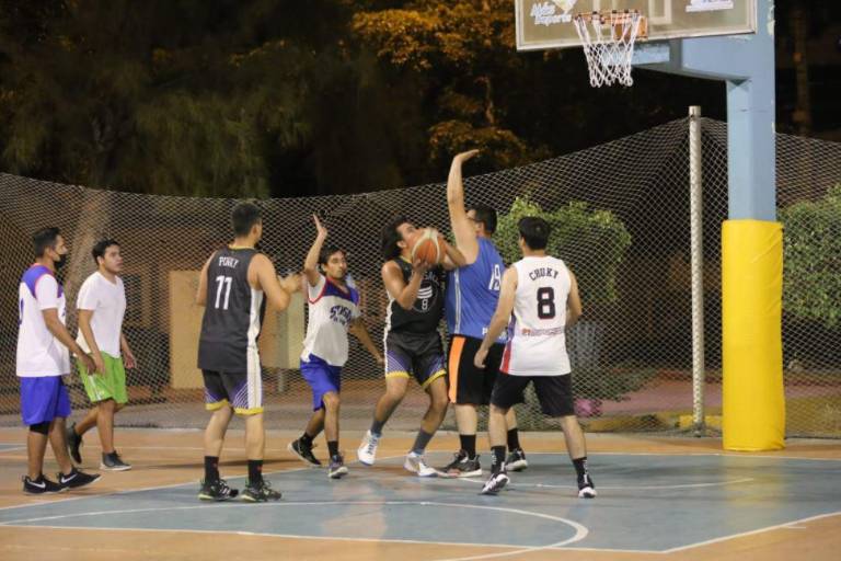 Suterm derrota a Envases Universales en Torneo de Baloncesto Empresarial