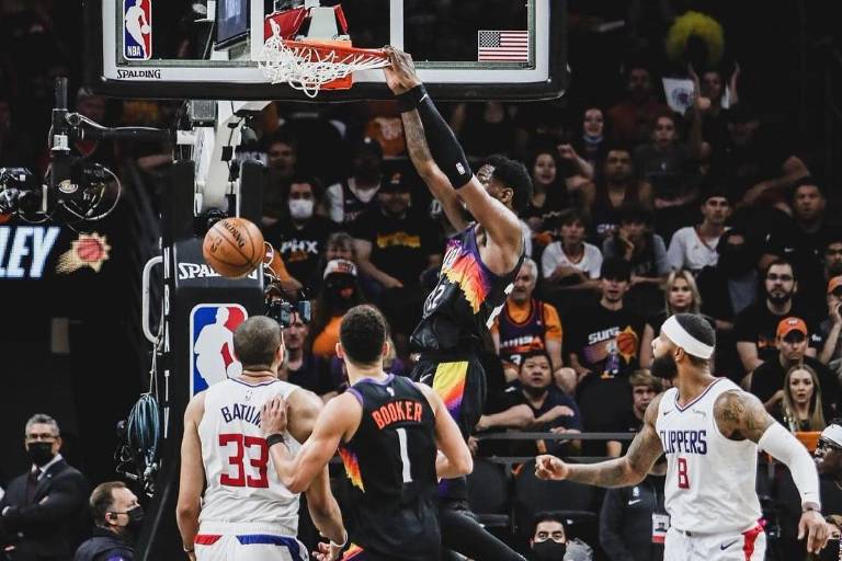 Un pletórico Devin Booker guía a Suns en triunfo sobre Clippers