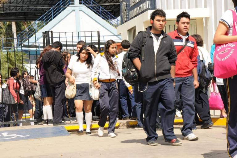Se agotan lugares en la mayoría de preparatorias de la UAS en Culiacán