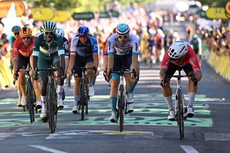 Groenewegen gana la sexta etapa del Tour de Francia; Pogacar sortea los abanicos