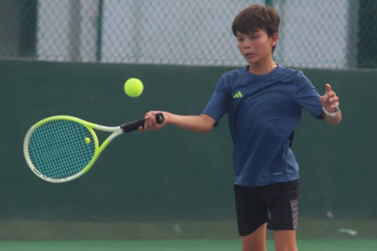 Lucca Becerra suma triunfo en Circuito de Tenis, en El Cid