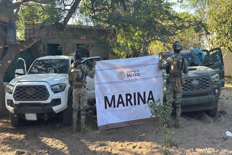 $!Semar asegura drogas, explosivos y arsenal tras enfrentamiento armado en Dautillos, Navolato