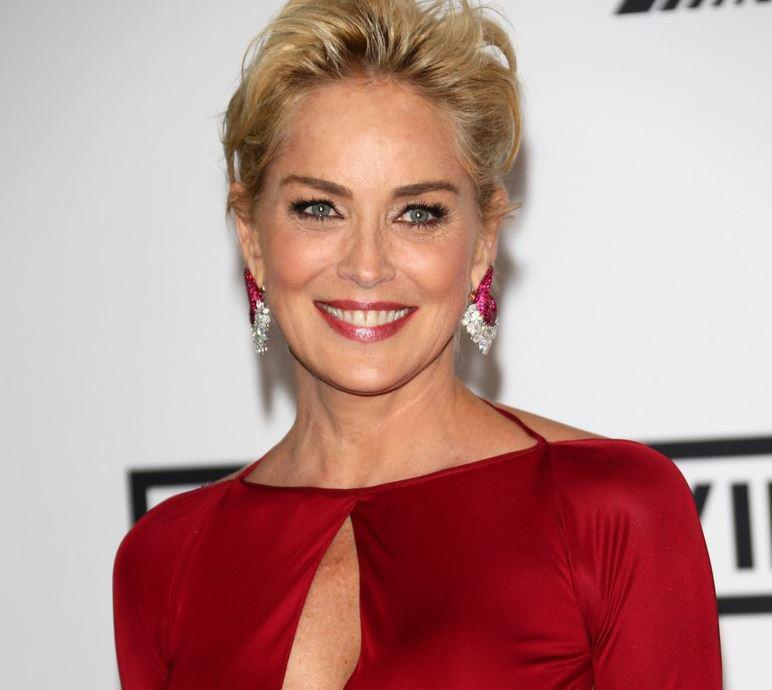 $!Sharon Stone llegó a exigir en su demanda hasta 100 millones de dólares.