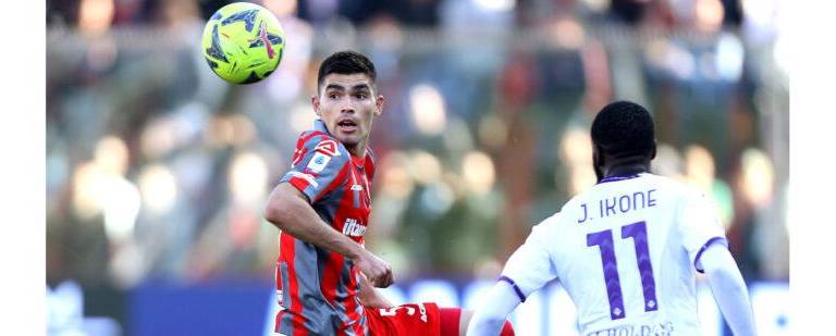 La Fiorentina manda al sótano al Cremonese de Johan Vásquez