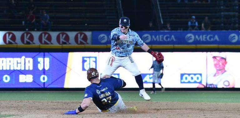 Algodoneros de Guasave son blanqueados 3-0 por Tucson.