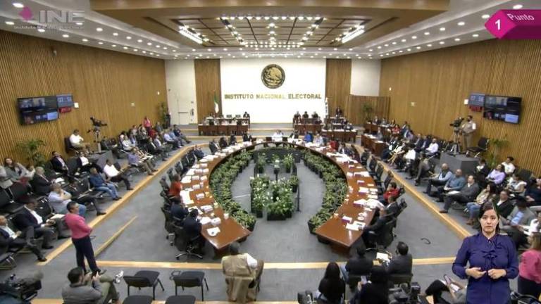 Sesión general del INE donde se acordó que para la elección de gubernaturas y Jefe de Gobierno, se postulara a cinco mujeres y a cuatro hombres.