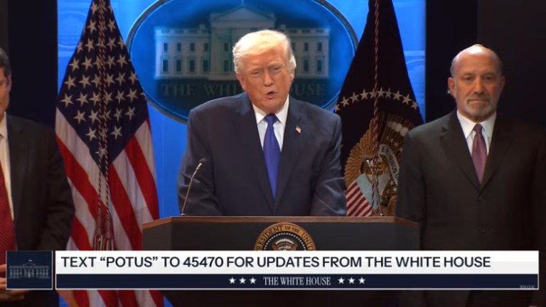 El Presidente de Estados Unidos Donald Trump anuncia nuevos aranceles ante fallo en contra de la Corte.