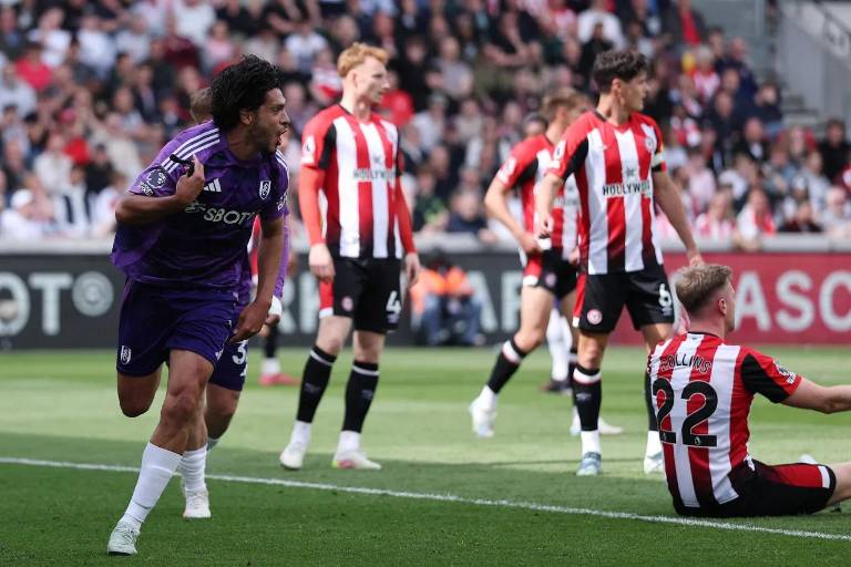 Raúl Jiménez brilla en la remontada del Fulham ante Brentford