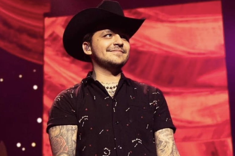 Christian Nodal es acusado de maltrato animal por comprar un mono araña