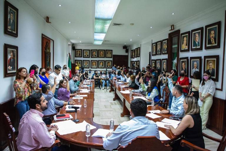 Cabildo de Culiacán rinde homenaje a Comandante Boxer